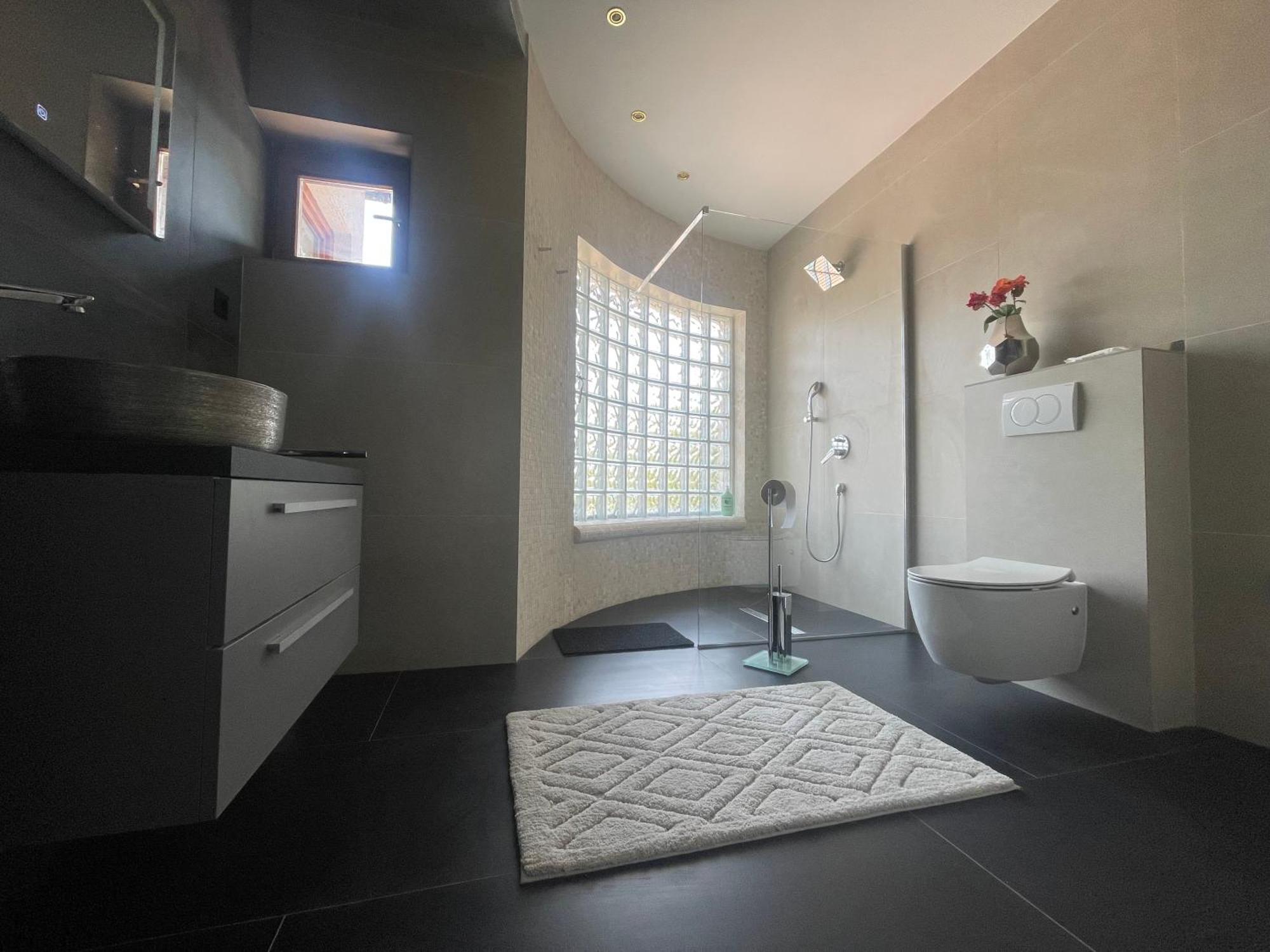 Tona - Miran Apartman - Parking - Samostalna Prijava Karlovac Bagian luar foto